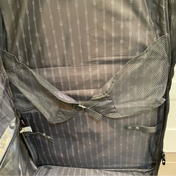 NWT 42” Garment Bag by Delsey - Picture 8 of 16